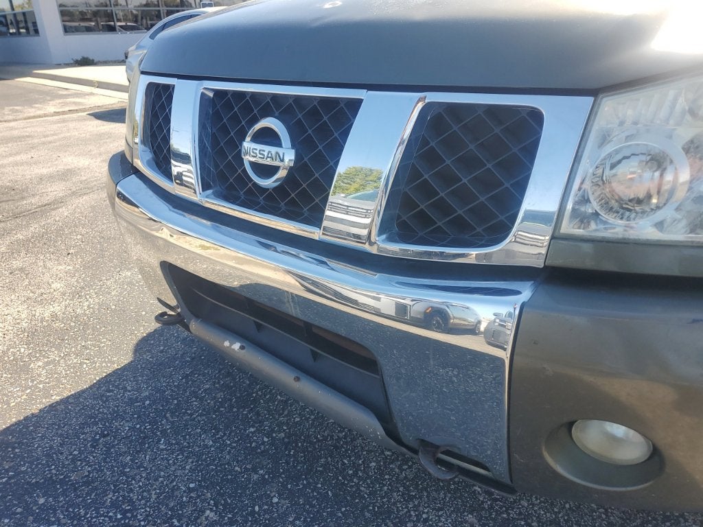 2004 Nissan Titan LE