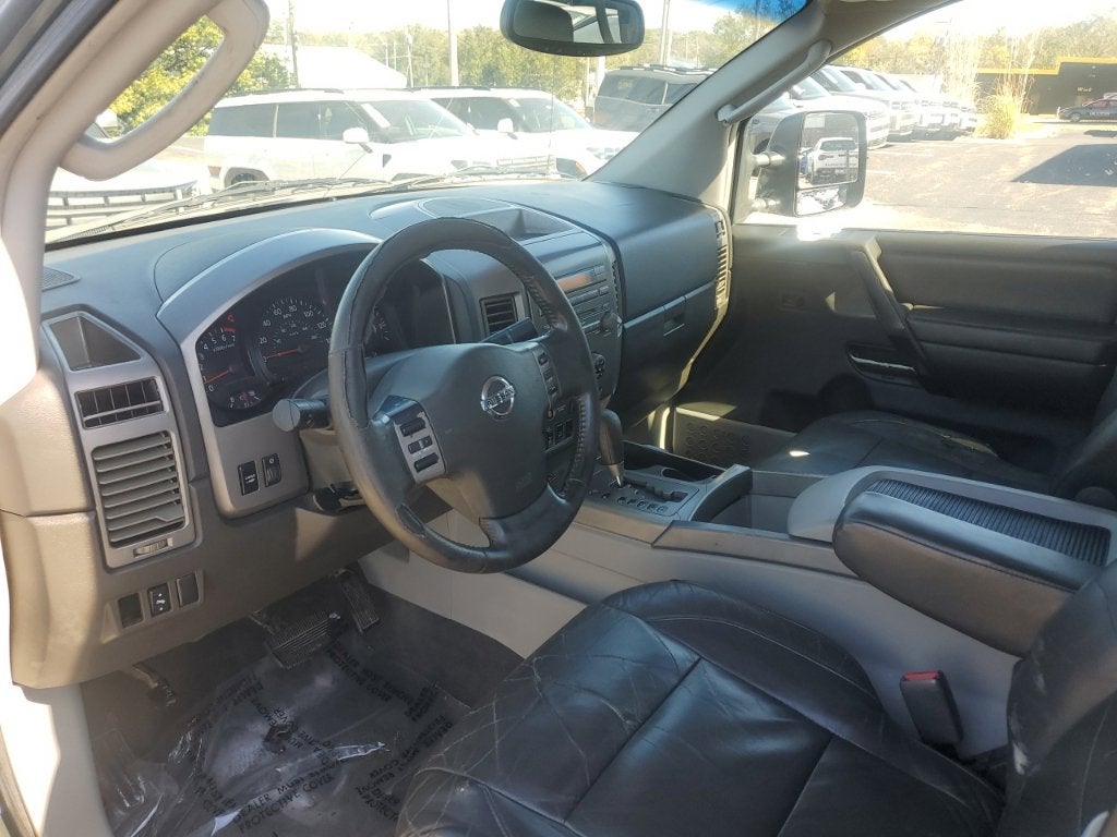 2004 Nissan Titan LE