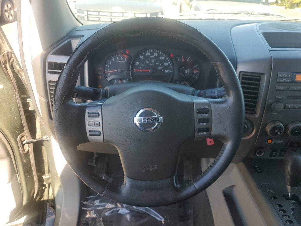 2004 Nissan Titan LE