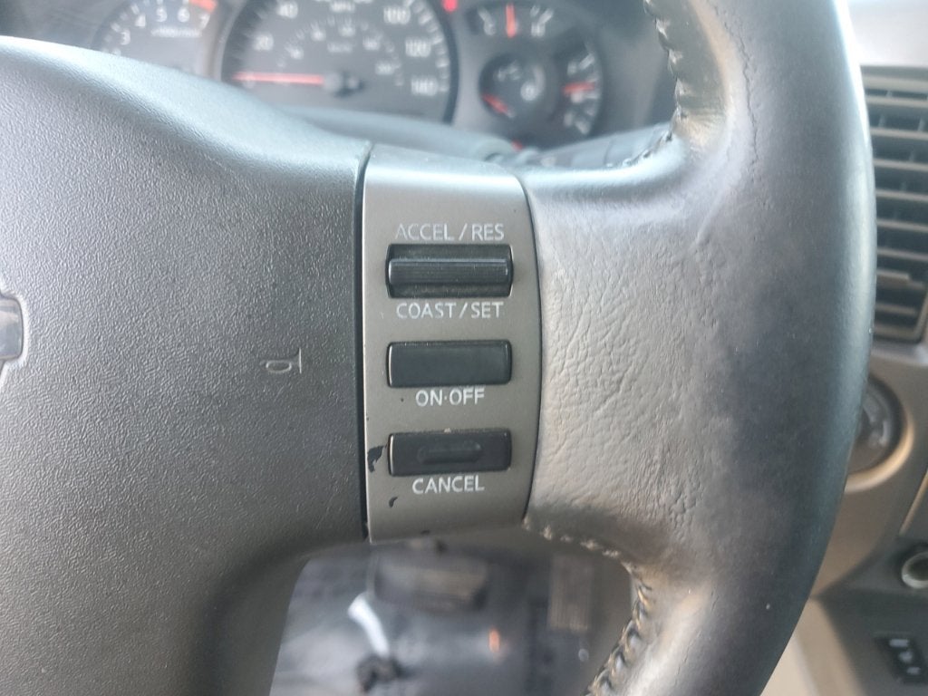2004 Nissan Titan LE
