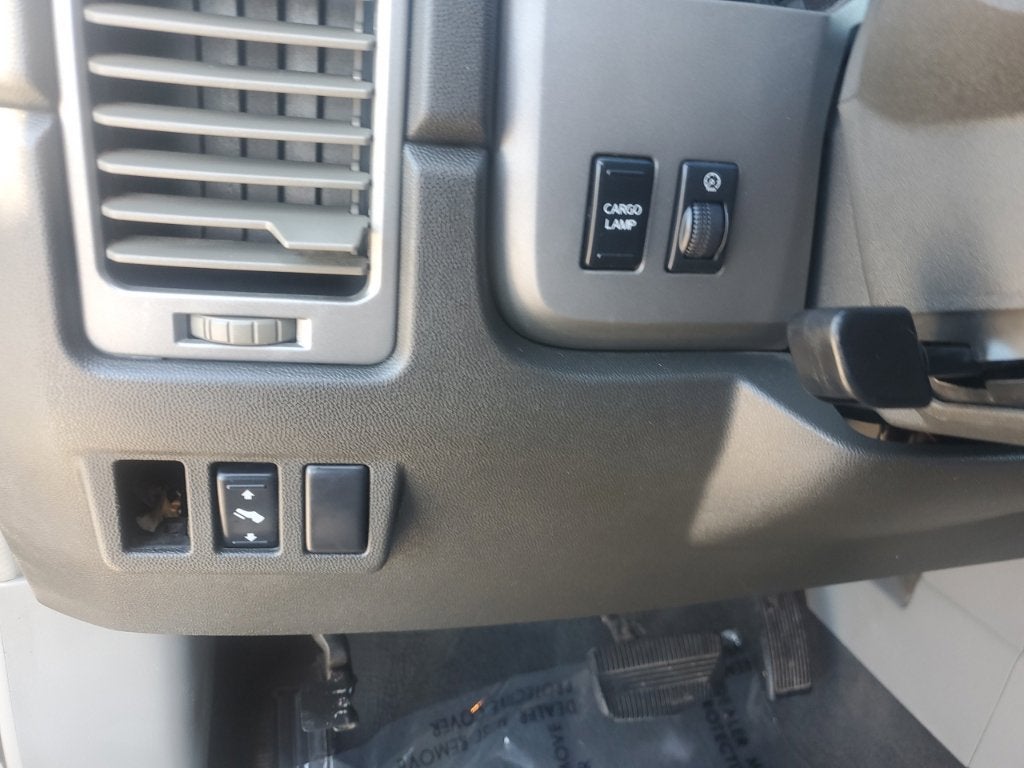 2004 Nissan Titan LE