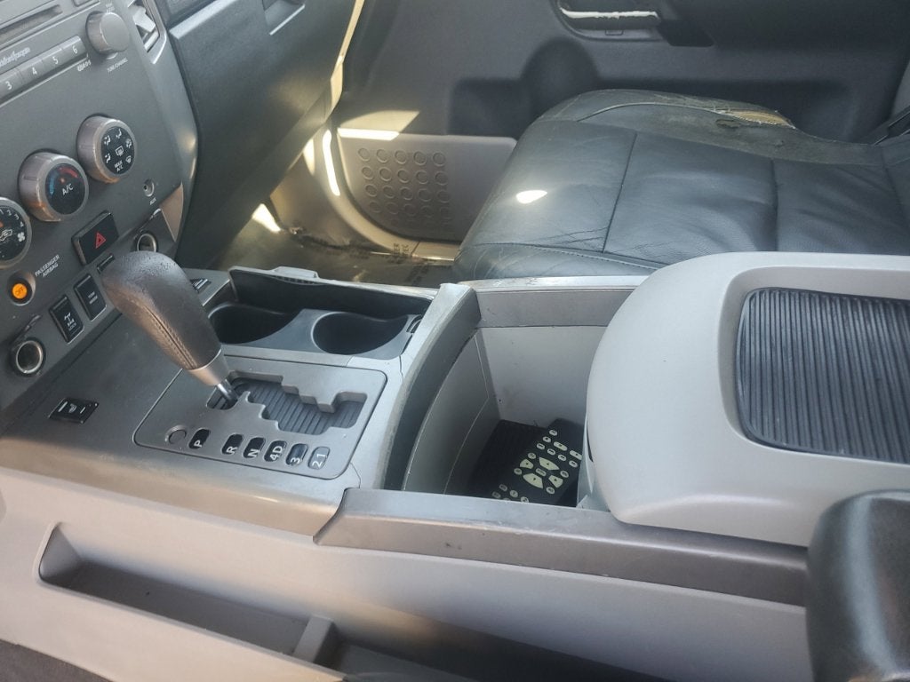 2004 Nissan Titan LE