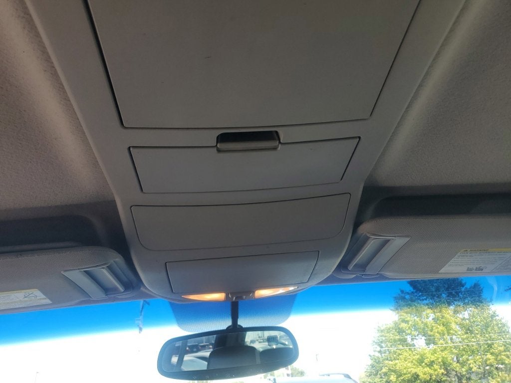 2004 Nissan Titan LE