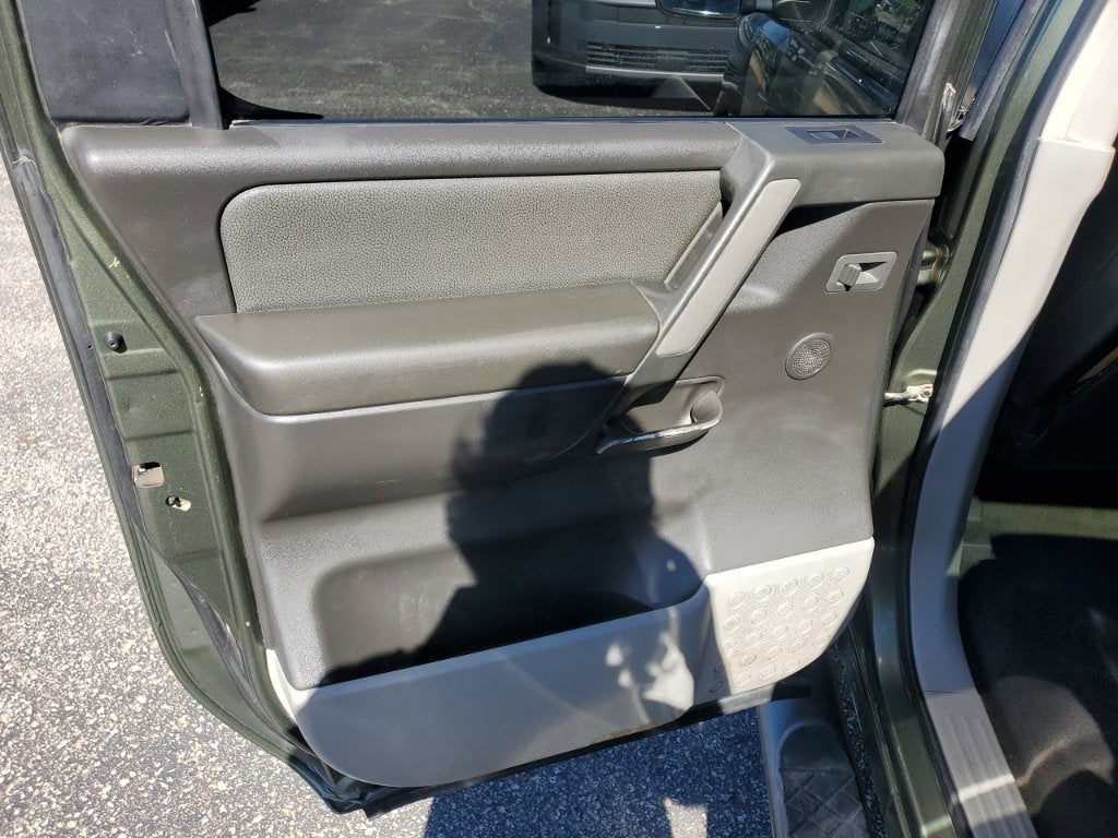 2004 Nissan Titan LE