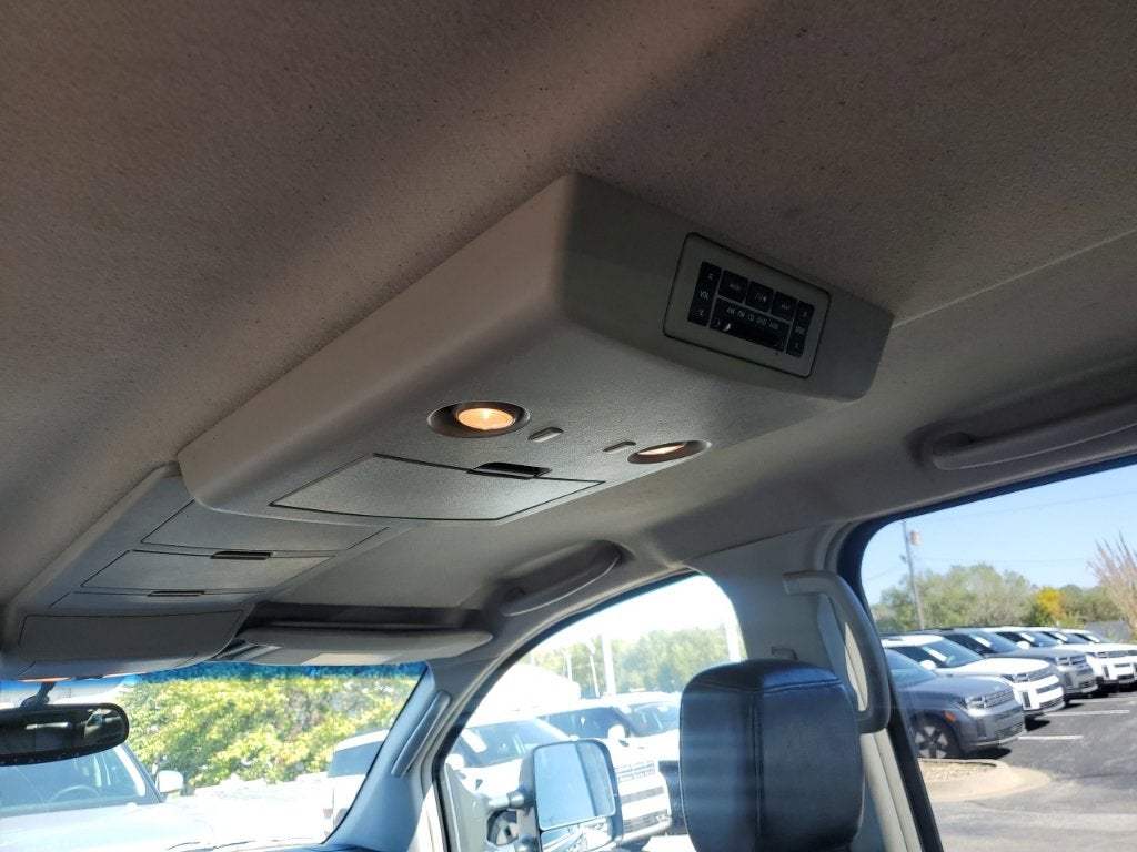 2004 Nissan Titan LE