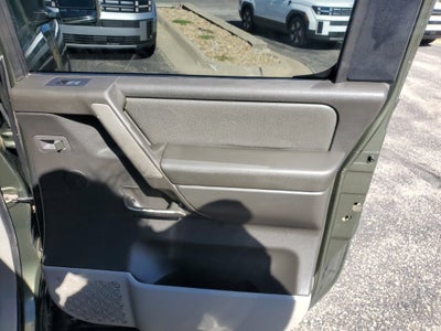 2004 Nissan Titan LE
