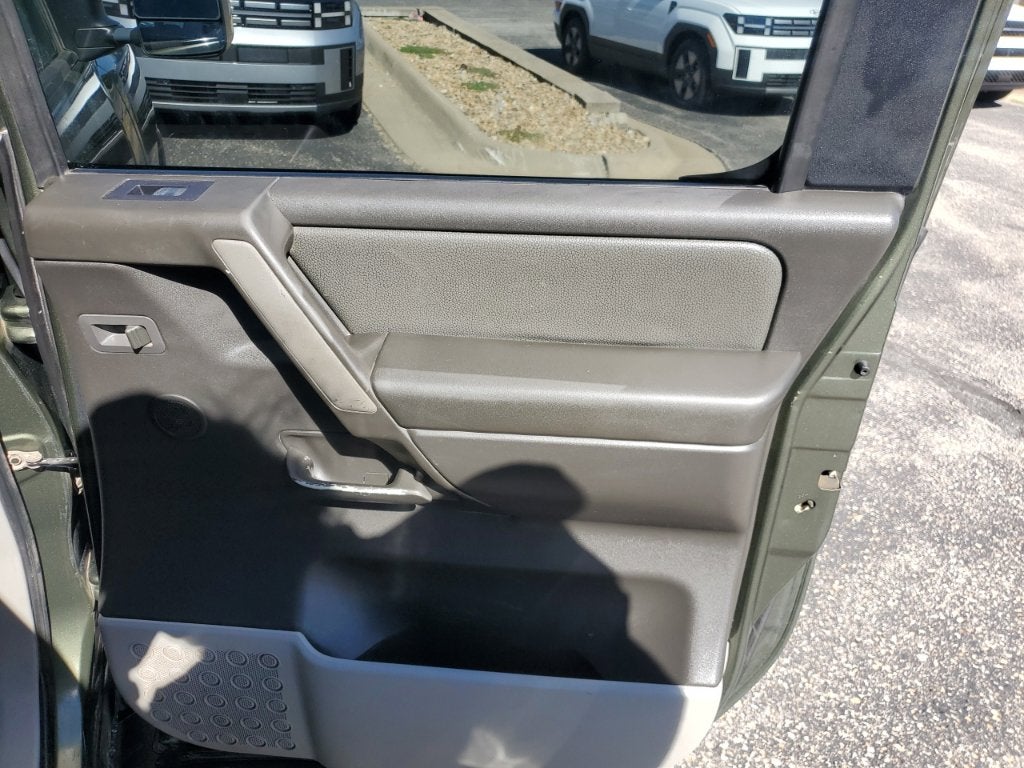 2004 Nissan Titan LE