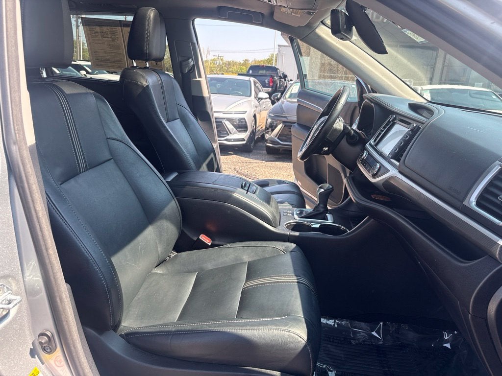2017 Toyota Highlander SE