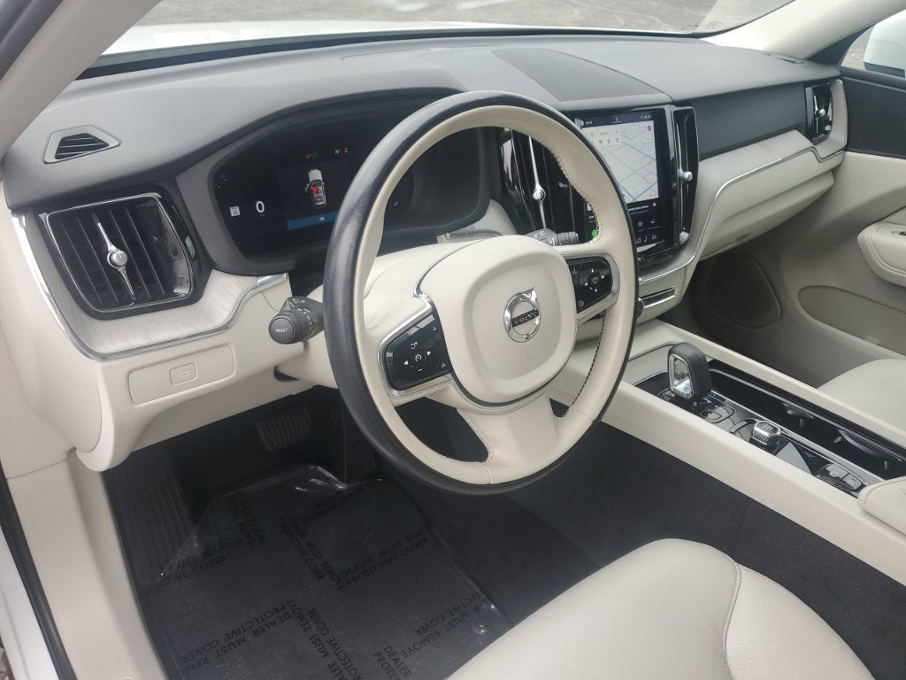 2023 Volvo XC60 B5 Plus Bright Theme