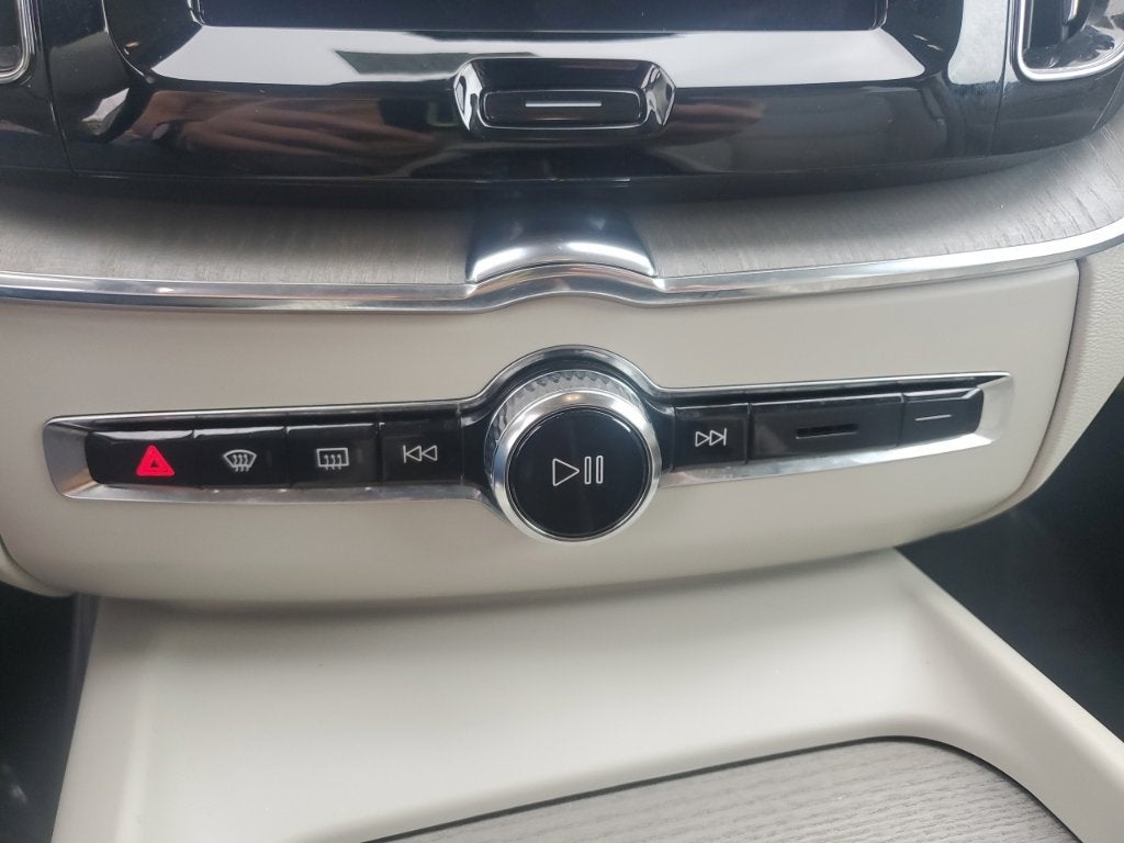 2023 Volvo XC60 B5 Plus Bright Theme