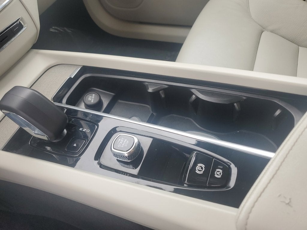 2023 Volvo XC60 B5 Plus Bright Theme