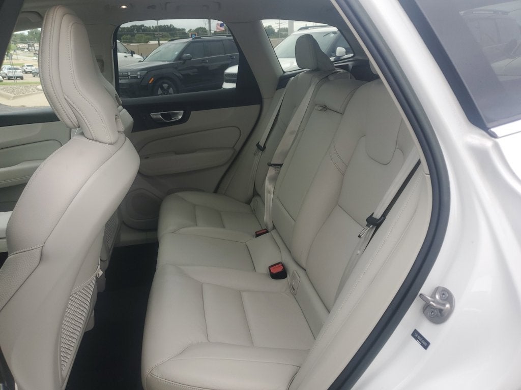 2023 Volvo XC60 B5 Plus Bright Theme