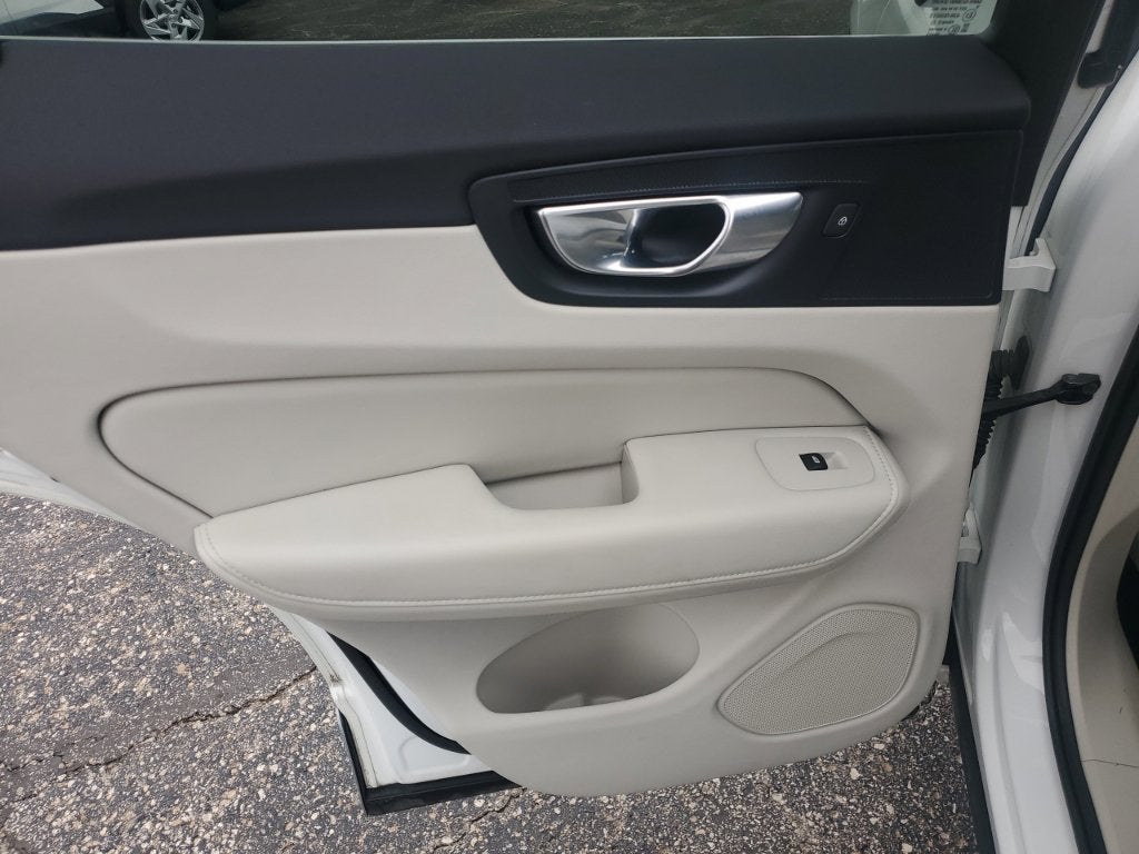 2023 Volvo XC60 B5 Plus Bright Theme