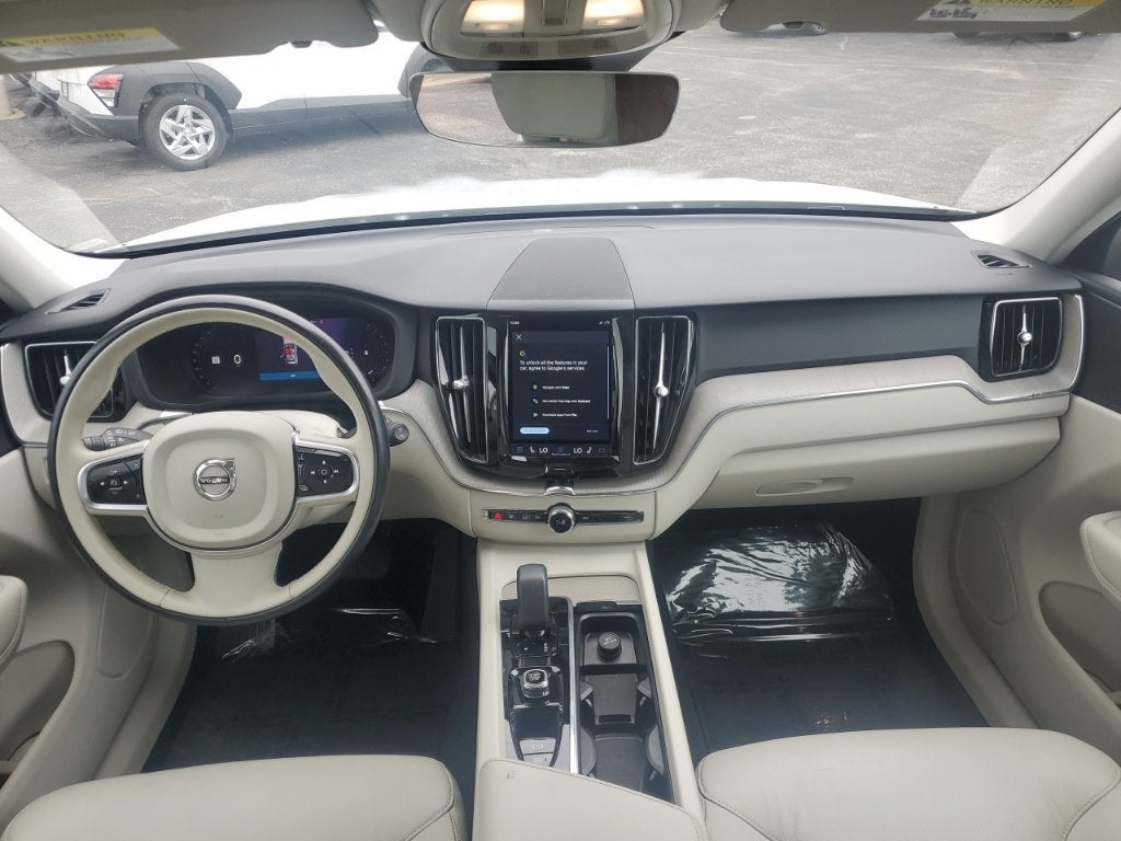 2023 Volvo XC60 B5 Plus Bright Theme
