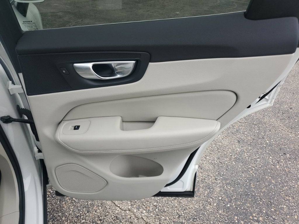2023 Volvo XC60 B5 Plus Bright Theme